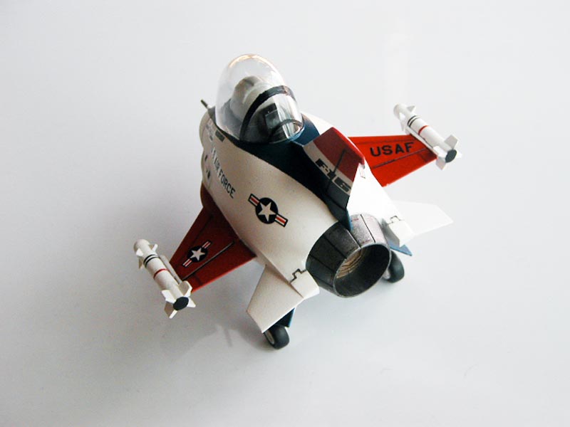 F16ファルコン たまご飛行機